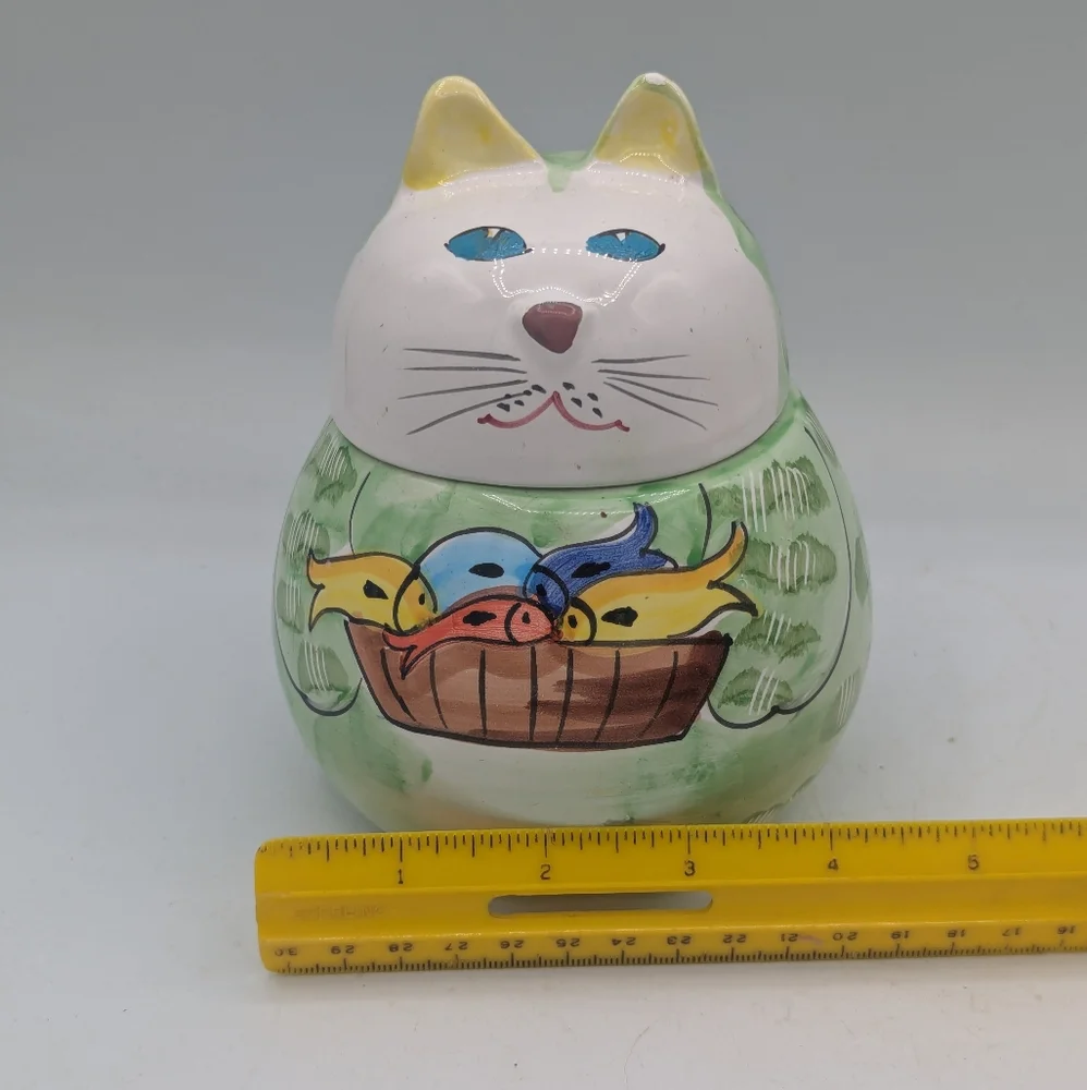 Vintage Pier 1 Imports roly poly Cat w/fish ceramic jar hand painted Italy